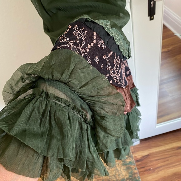 Satisfy Your Inner Show Girl! This cutest callback to a saloon singer outfit. - Picture 7 of 12